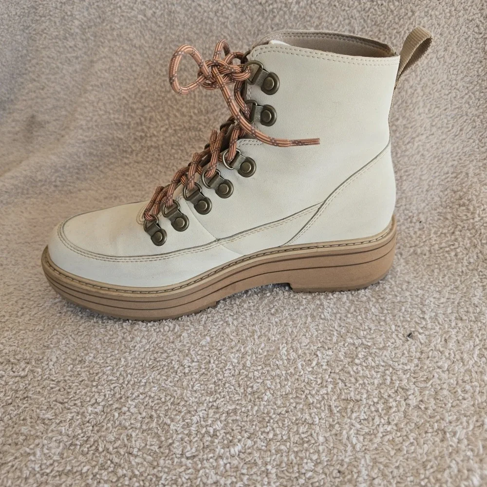 Teva Women's Midform‎ Boots In White Swan Colorway Size 8 Water Resistant